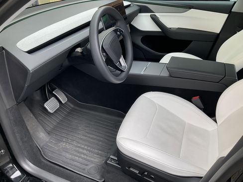 Used 2026 Tesla Model Y Long Range AWD/4WD image 26