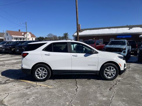 Used 2023 Chevrolet Equinox LS w/ LS Convenience Package image 8