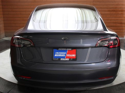 Used 2023 Tesla Model 3 Standard Range image 2