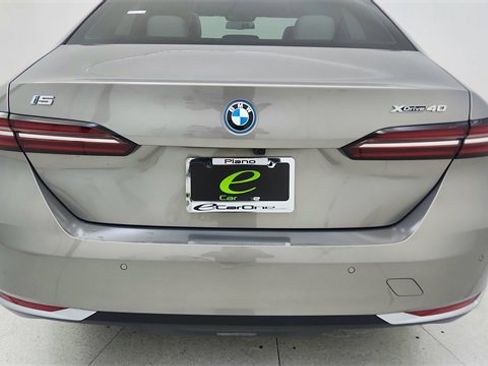 Used 2025 BMW i5 xDrive40 image 12