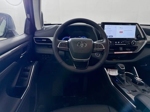 New 2026 Toyota Highlander Platinum image 21