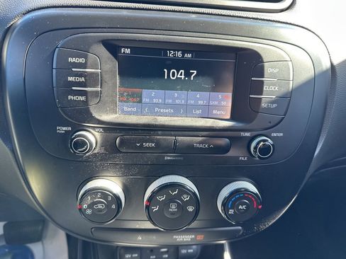 Used 2019 Kia Soul image 27