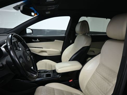 Used 2016 Kia Sorento SX image 16