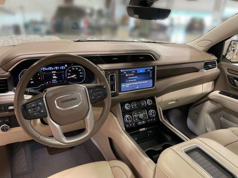 Used 2021 GMC Yukon XL Denali w/ Denali Ultimate Package AWD/4WD image 18