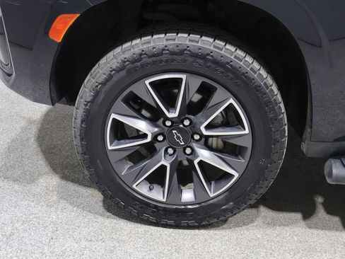 Used 2021 Chevrolet Suburban Z71 w/ Z71 Signature Package AWD/4WD image 8