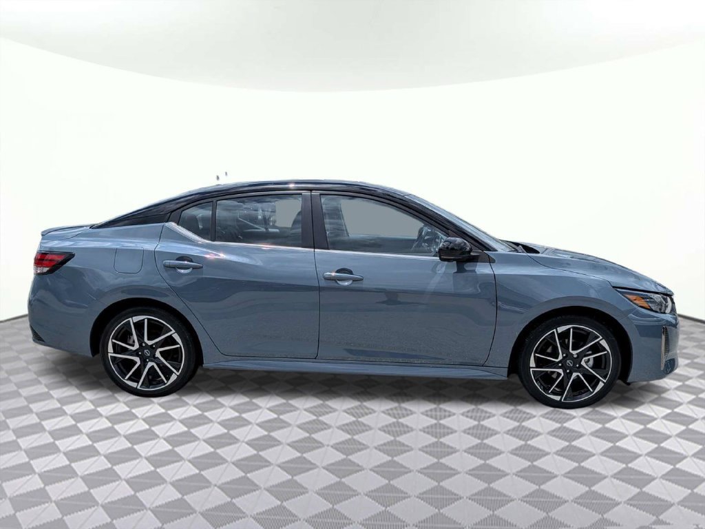 Used 2025 Nissan Sentra SR w/ SR Premium Package FWD image 2