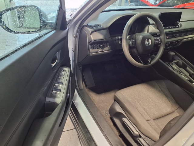 Certified 2025 Honda Accord LX image 6