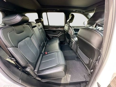 Used 2024 Jeep Grand Cherokee Overland w/ Luxury Tech Group IV image 29