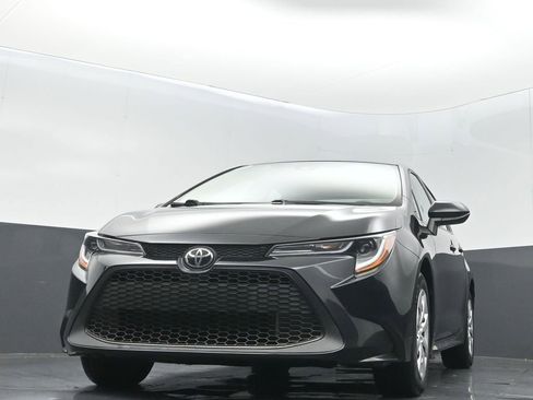 Used 2020 Toyota Corolla LE FWD image 11