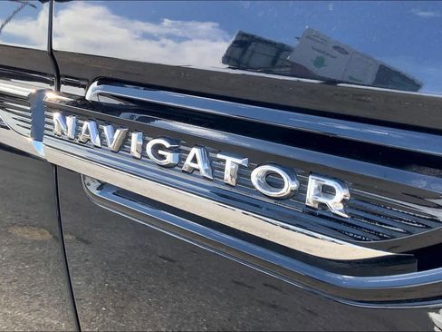 Used 2023 Lincoln Navigator L Reserve image 9