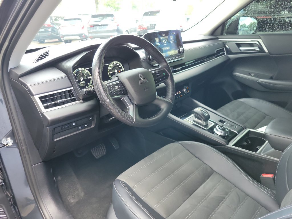 Used 2024 Mitsubishi Outlander 4WD Plug-In Hybrid image 13