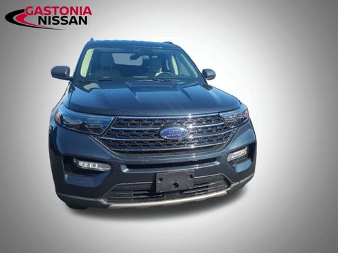 Used 2022 Ford Explorer XLT w/ Equipment Group 202A image 5
