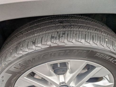 Used 2023 Toyota RAV4 XLE Premium image 13