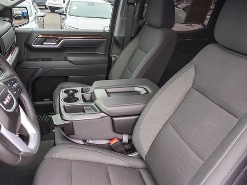 Used 2025 GMC Sierra 1500 Elevation image 40