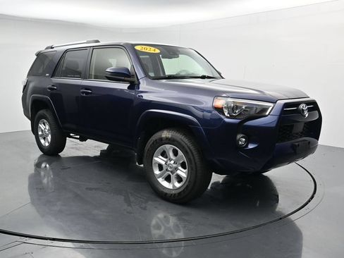 Used 2024 Toyota 4Runner SR5 AWD/4WD image 2