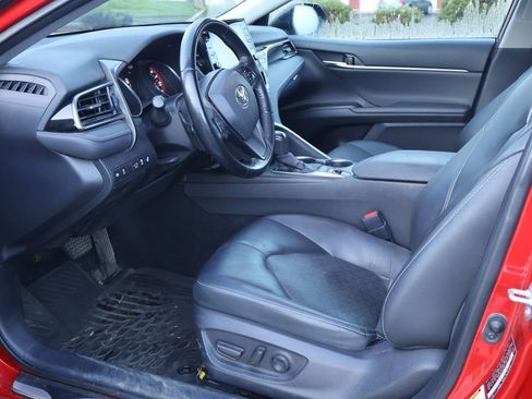 Used 2022 Toyota Camry XSE image 4