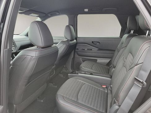 Used 2025 Nissan Pathfinder Rock Creek AWD/4WD image 10