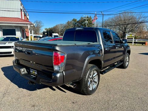 Used 2017 Toyota Tacoma Limited image 8