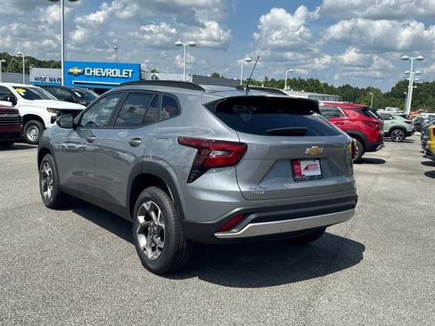 New 2025 Chevrolet Trax LT w/ Driver Confidence Package image 6