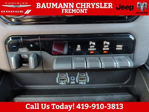 Used 2025 RAM 1500 Big Horn AWD/4WD image 34