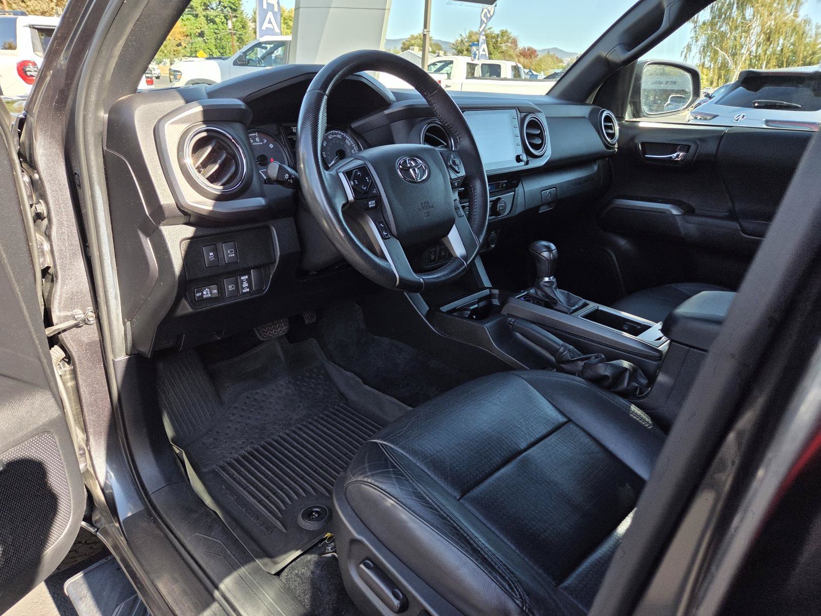 Used 2021 Toyota Tacoma TRD Off-Road w/ TRD Premium Off Road Package AWD/4WD image 11