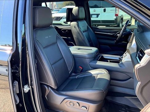 Used 2021 GMC Yukon Denali w/ Denali Premium Package AWD/4WD image 7