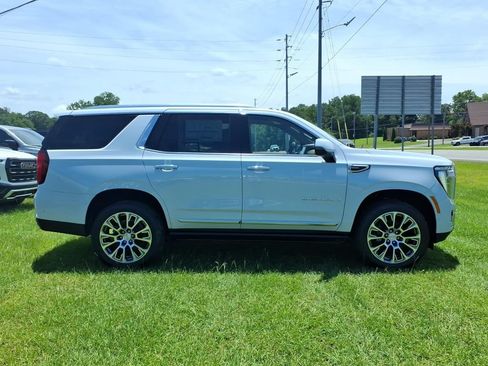 New 2026 GMC Yukon Denali w/ Denali Reserve Package AWD/4WD image 8