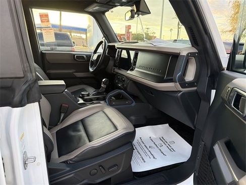 Used 2023 Ford Bronco Wildtrak image 27