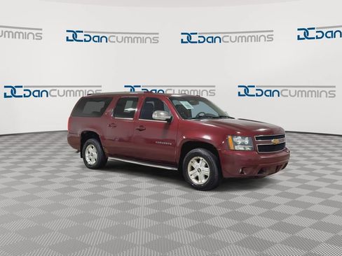 Used 2008 Chevrolet Suburban LT w/ LT Preferred Equipment Group AWD/4WD image 2
