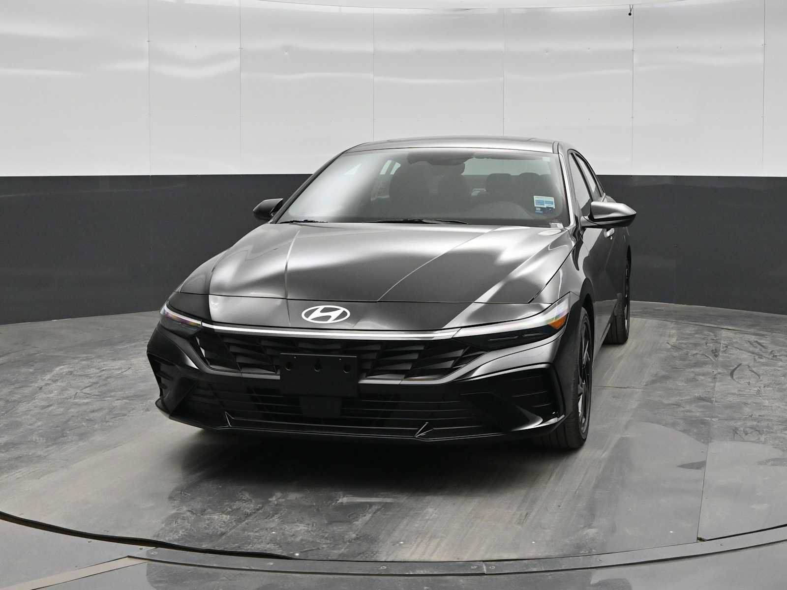 New 2026 Hyundai Elantra SEL Sport Premium FWD image 3