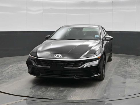New 2026 Hyundai Elantra SEL Sport Premium FWD image 3