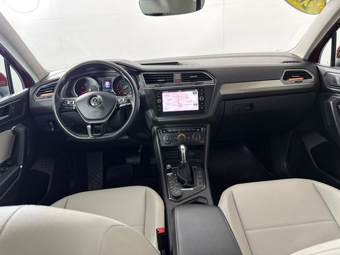 Used 2018 Volkswagen Tiguan SEL AWD/4WD image 27