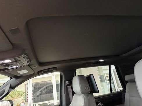 Used 2022 GMC Yukon SLT w/ SLT Premium Package image 25