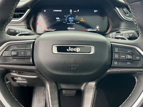 Used 2024 Jeep Grand Cherokee Limited image 27