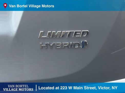 Used 2018 Toyota RAV4 Limited AWD/4WD image 8