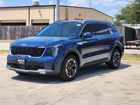 New 2026 Kia Sorento S w/ S Panoramic Sunroof Package FWD image 2