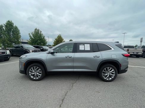 Used 2025 Buick Enclave Preferred FWD image 9