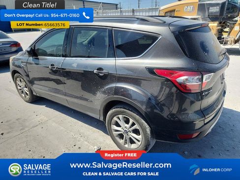 Used 2018 Ford Escape SE FWD image 3
