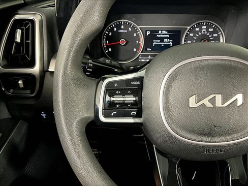 Used 2023 Kia Sorento LX FWD image 11