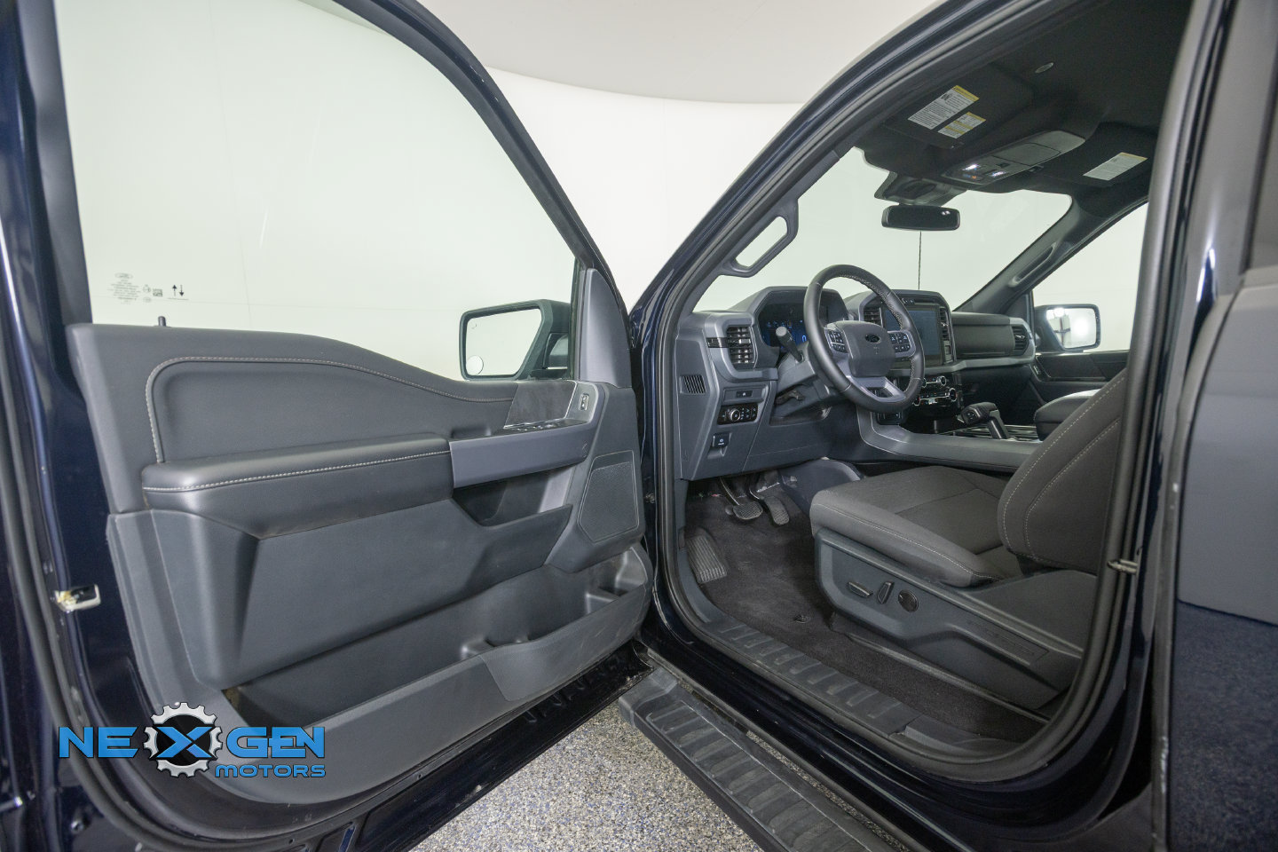 Used 2025 Ford F150 XLT w/ Equipment Group 302A MID AWD/4WD image 11