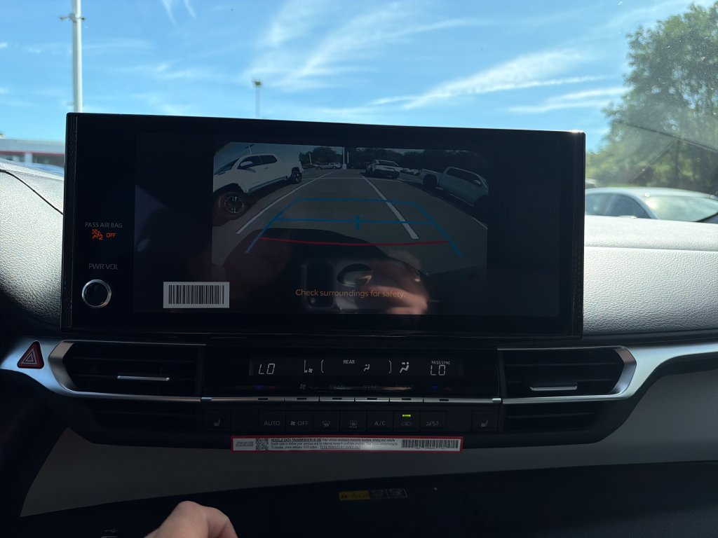 Used 2026 Toyota Sienna XLE FWD image 23