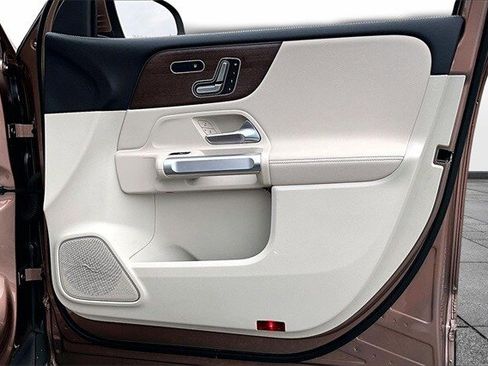 Certified 2023 Mercedes-Benz EQB 300 4MATIC image 32