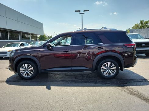 Used 2022 Nissan Pathfinder SL AWD/4WD image 7