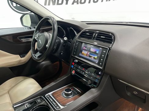 Used 2017 Jaguar F-PACE Prestige image 21