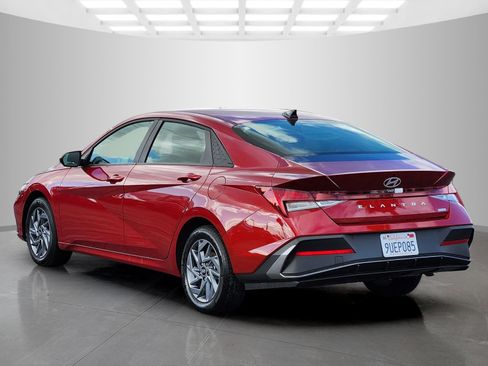 Used 2025 Hyundai Elantra Blue image 11