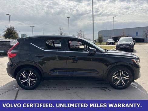 Certified 2025 Volvo XC40 B5 Core image 4