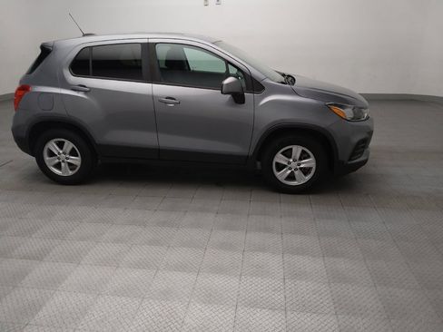 Used 2020 Chevrolet Trax LS w/ Tint and Cruise Package FWD image 11