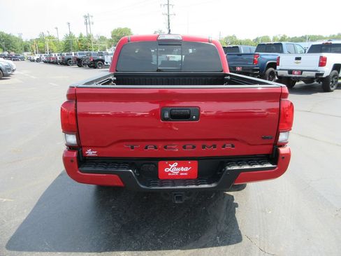 Used 2019 Toyota Tacoma TRD Sport AWD/4WD image 7