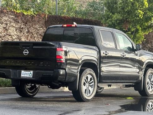 Used 2025 Nissan Frontier SV image 4