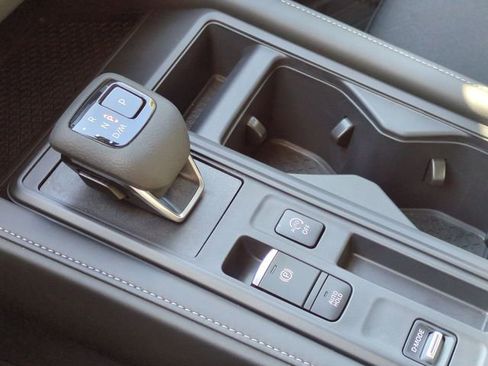 Used 2025 Nissan Pathfinder S image 19